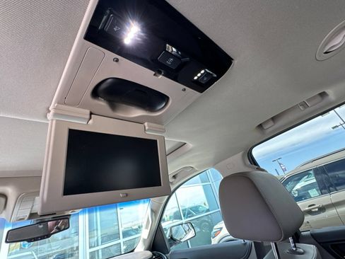 Used 2018 Chevrolet Suburban Premier AWD/4WD image 19