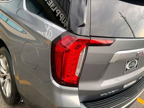 Used 2021 GMC Yukon Denali w/ Denali Premium Package image 28