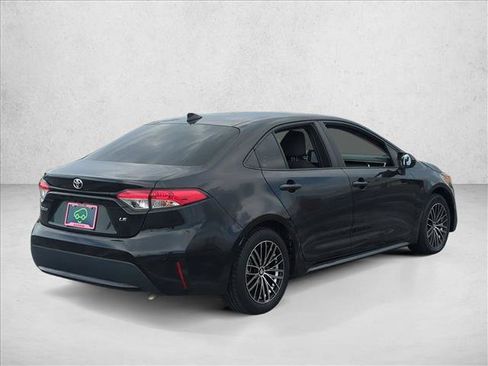 Used 2022 Toyota Corolla LE FWD image 5