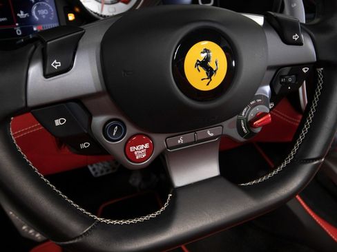 Used 2019 Ferrari Portofino image 23