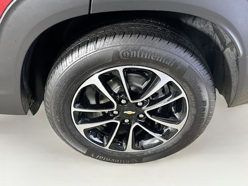 Used 2025 Chevrolet TrailBlazer LT w/ Driver Confidence Package image 11