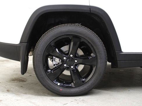 New 2025 Jeep Grand Cherokee Altitude image 34