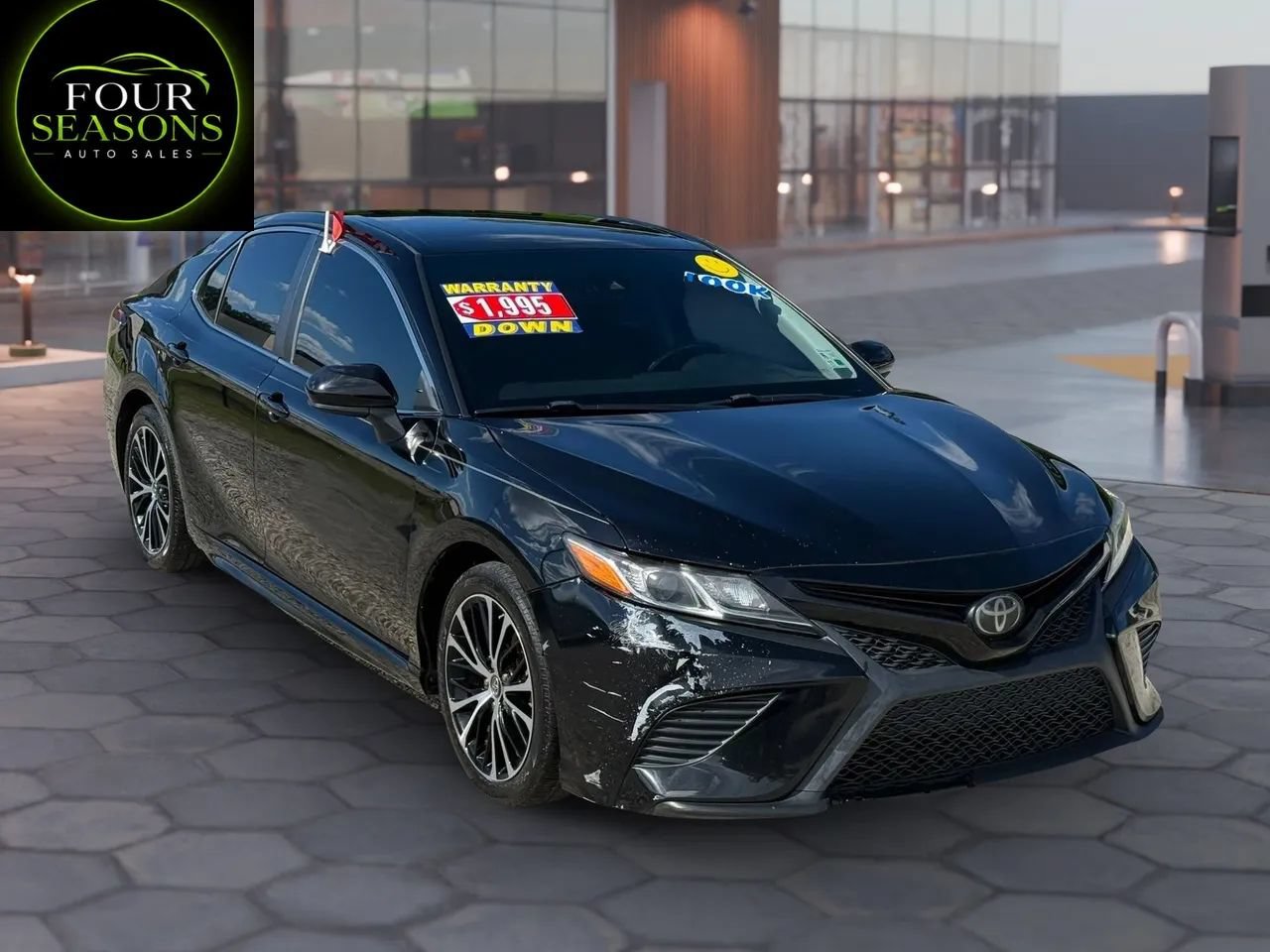 Used 2019 Toyota Camry SE FWD image 4