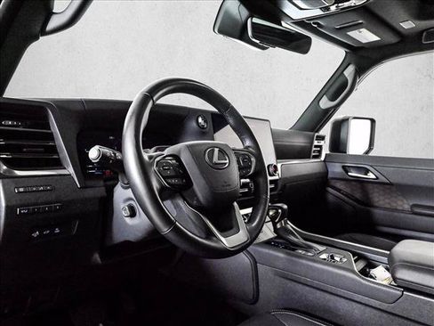Used 2024 Lexus GX 550 w/ Accessory Package (Z1) AWD/4WD image 10