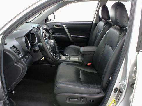 Used 2011 Toyota Highlander SE w/ Tow Pkg FWD image 33