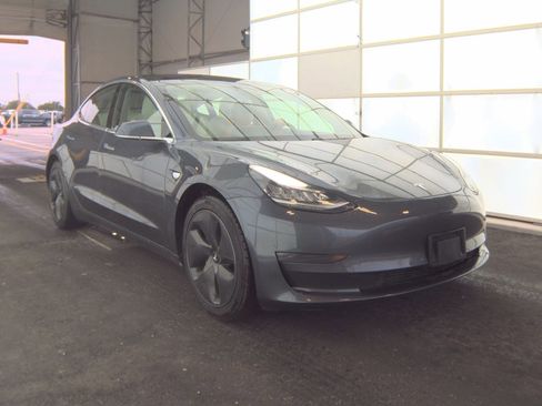 Used 2020 Tesla Model 3 Standard Range RWD image 6
