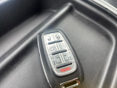 Used 2020 Chrysler Pacifica Touring-L image 26