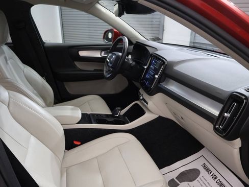 Used 2019 Volvo XC40 T4 Momentum FWD image 16