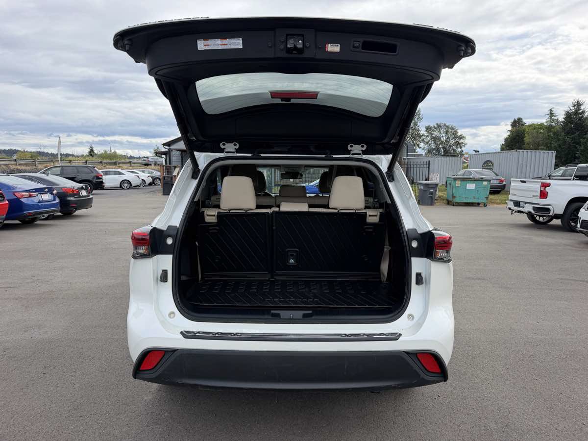 Used 2020 Toyota Highlander XLE AWD/4WD image 22