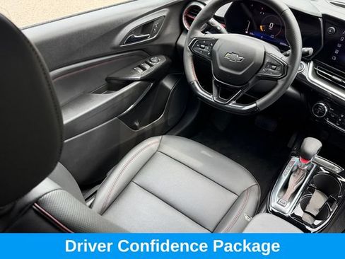 Used 2025 Chevrolet Trax RS w/ Driver Confidence Package FWD image 2