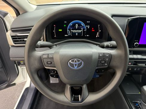 Used 2025 Toyota Camry LE FWD image 2