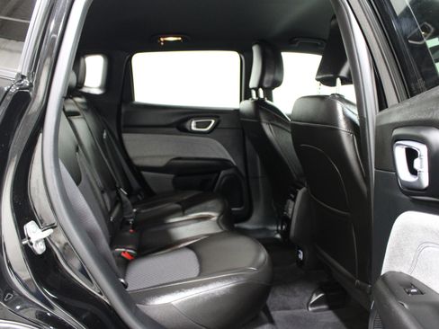 Used 2025 Jeep Compass Latitude AWD/4WD image 21