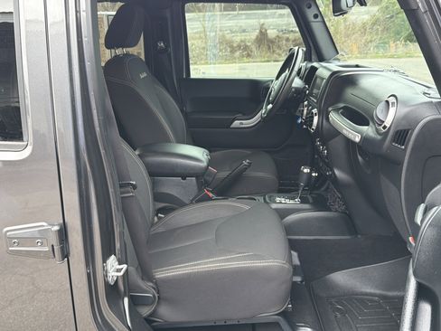 Used 2017 Jeep Wrangler Unlimited Sahara w/ Max Tow Package image 38