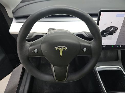 Used 2024 Tesla Model Y 2WD image 12