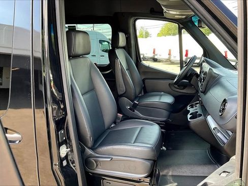 Used 2023 Mercedes-Benz Sprinter 2500 image 26