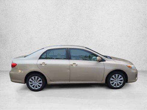 Used 2013 Toyota Corolla LE FWD image 4