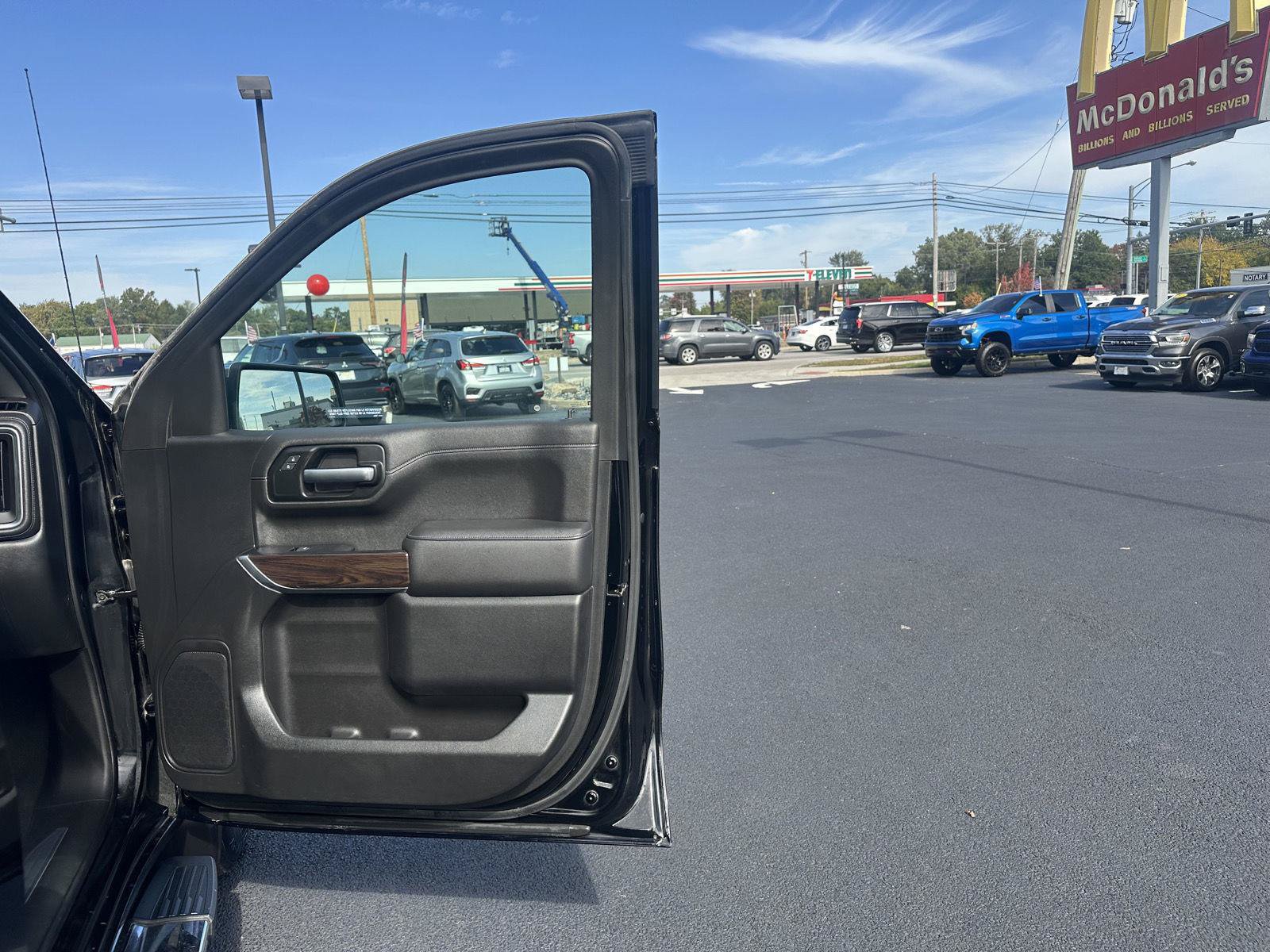 Used 2019 GMC Sierra 1500 SLT w/ SLT Premium Package AWD/4WD image 22
