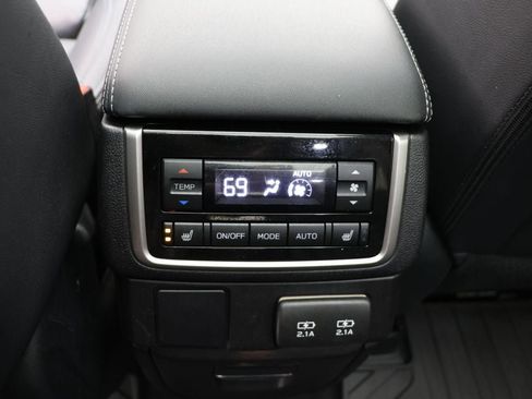 Used 2022 Subaru Ascent Limited w/ Technology Package image 13