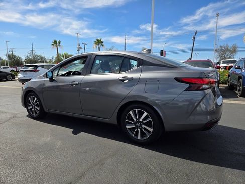 Used 2021 Nissan Versa SV FWD image 4