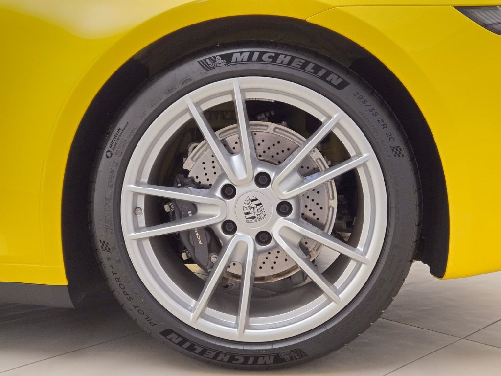 Used 2023 Porsche 911 Carrera RWD image 15