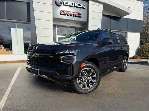 Used 2024 Chevrolet Suburban Z71 w/ Luxury Package image 3