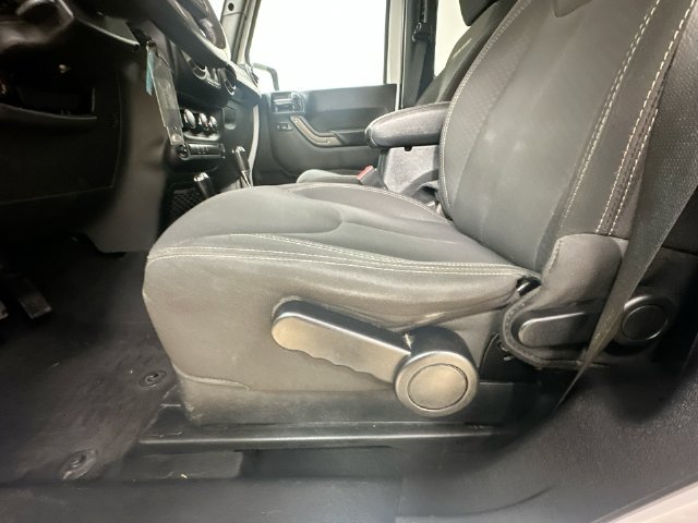 Used 2018 Jeep Wrangler Sport w/ Dual Top Group AWD/4WD image 22