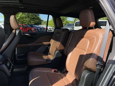 Used 2022 Lincoln Aviator Reserve RWD image 15