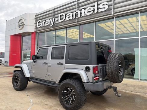 Used 2018 Jeep Wrangler Unlimited Sahara w/ Connectivity Group image 2