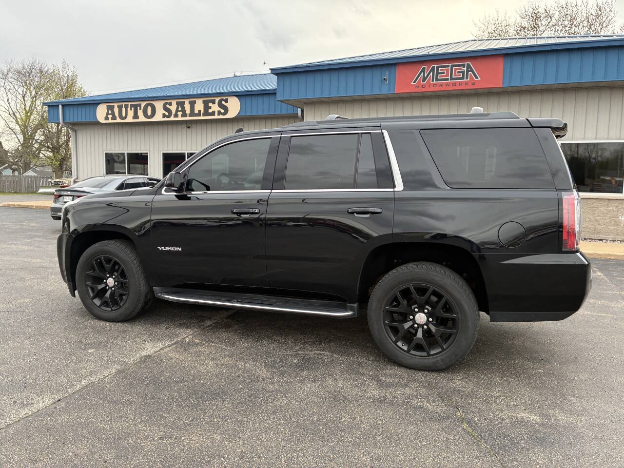 Used 2017 GMC Yukon SLE w/ SLE Value Package AWD/4WD image 9