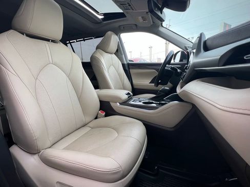 Used 2020 Toyota Highlander Limited image 28