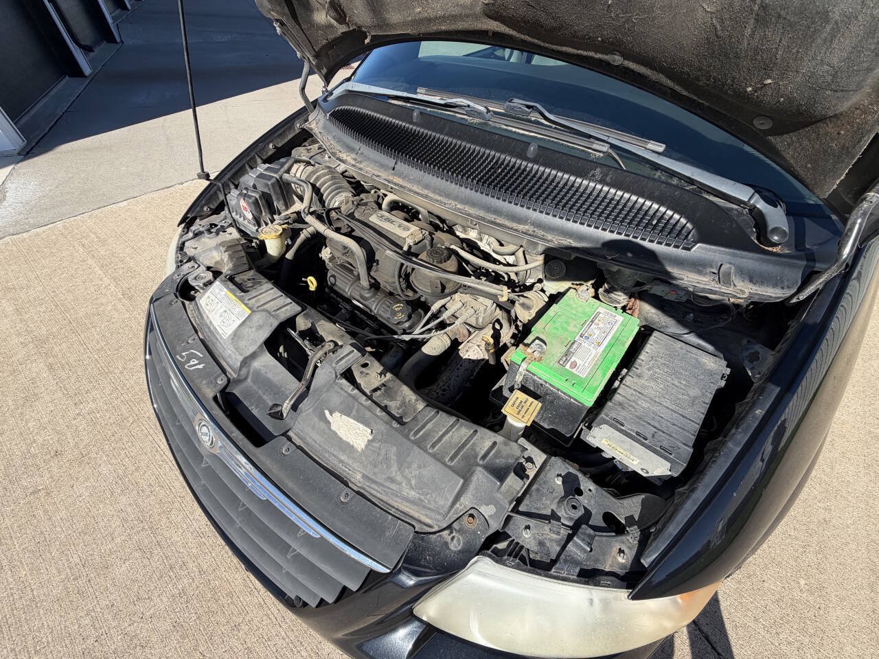 Used 2005 Chrysler Town & Country Touring FWD image 21