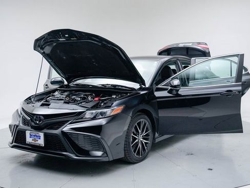 Used 2023 Toyota Camry SE image 16