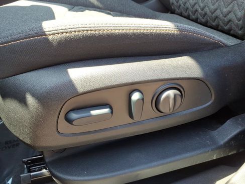 Used 2024 Chevrolet Equinox LT FWD image 20