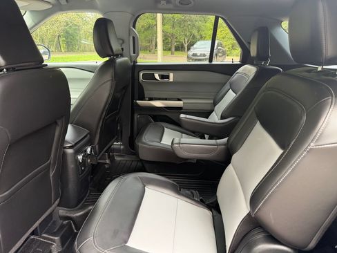 Used 2023 Ford Explorer XLT w/ Equipment Group 202A AWD/4WD image 11