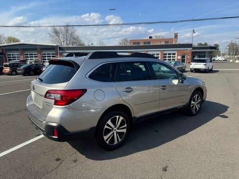 Used 2018 Subaru Outback 3.6R Limited AWD/4WD image 4