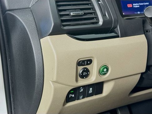 Used 2020 Honda Pilot Touring image 8