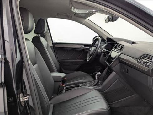 Used 2024 Volkswagen Tiguan SE FWD image 19
