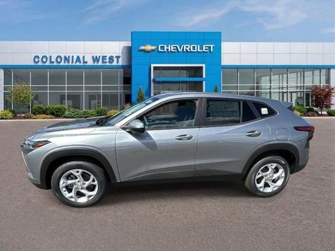 New 2026 Chevrolet Trax LS w/ LS Convenience Package FWD image 2