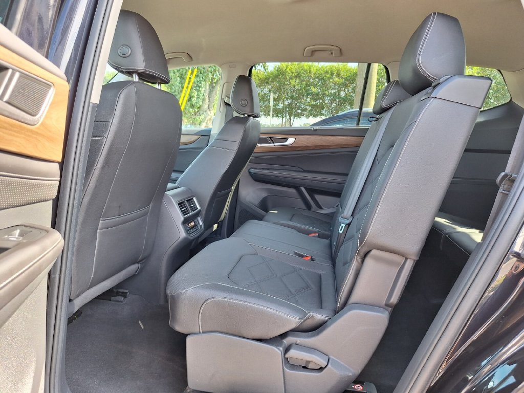 Used 2026 Volkswagen Atlas SE FWD image 10