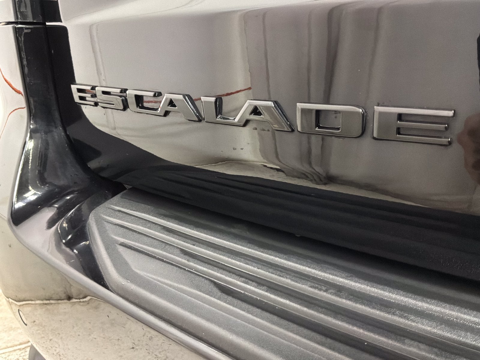 Used 2023 Cadillac Escalade ESV Sport Platinum w/ LPO, ONYX Package AWD/4WD image 11