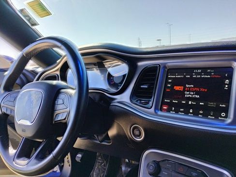 Used 2019 Dodge Challenger SXT image 12