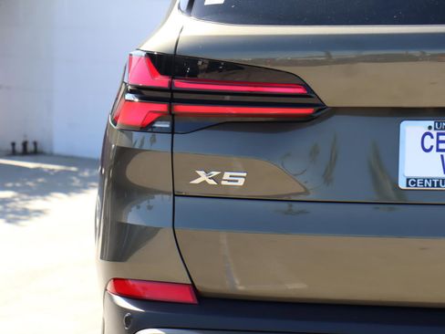 Used 2025 BMW X5 xDrive40i w/ Premium Package image 5