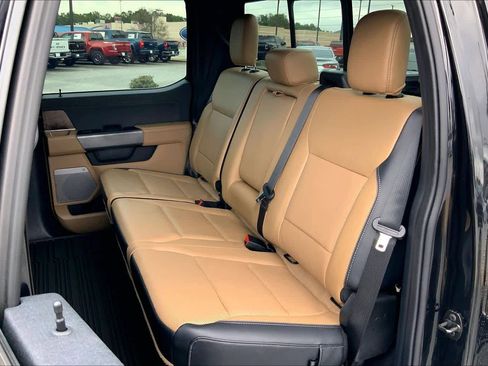 Used 2023 Ford F150 Lariat w/ Trailer Tow Package image 19