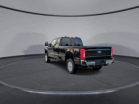 Used 2025 Ford F350 XLT w/ FX4 Off-Road Package image 6
