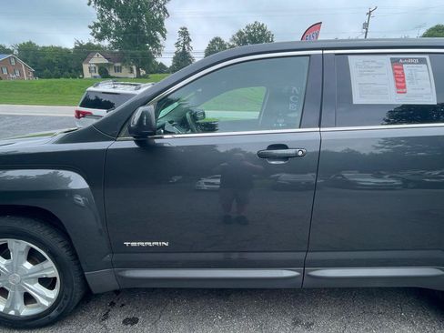 Used 2017 GMC Terrain SLE FWD image 3