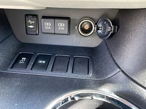 Used 2019 Toyota Highlander LE image 17