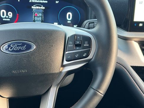 Used 2025 Ford Explorer Active image 28