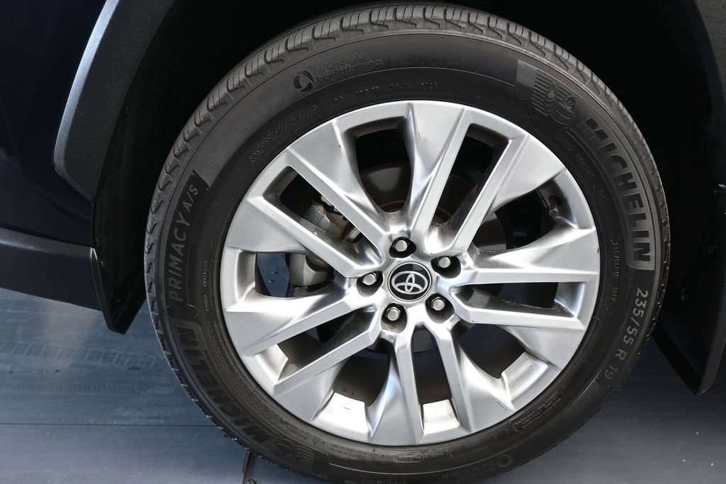 Used 2025 Toyota RAV4 XLE Premium FWD image 29