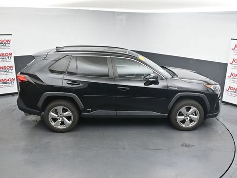 Used 2021 Toyota RAV4 XLE Premium AWD/4WD image 31