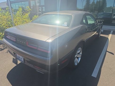 Used 2017 Dodge Challenger SXT RWD image 3